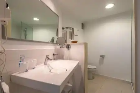 Illot Suites & Spa - 7