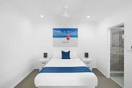 Montego Mermaid Beach Motel - 56