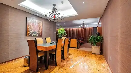 Luoyang Christian's - 102