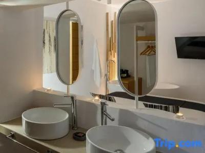 Muses Cycladic Suites - 214