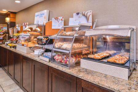 Holiday Inn Express & Suites Topeka West I-70 Wanamaker by IHG - 23