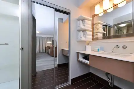 Hampton Inn & Suites By Hilton Calgary- University Northwest - 59