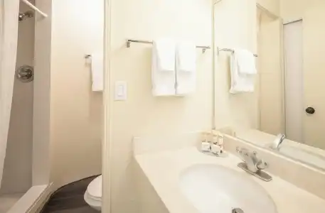 Ohia Waikiki Studio Suites - 22