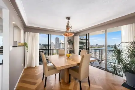 De Ville Apartments - 27