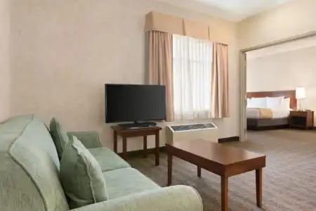 Days Inn by Wyndham Ottawa Airport - 27