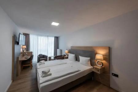 PANORAMA in Neustadt an der Weinstraße - 76