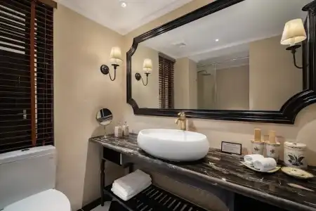My Gallery Boutique & Spa - 7