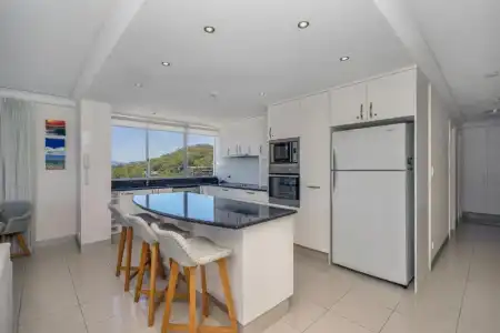 Burleigh Beach Tower - 105