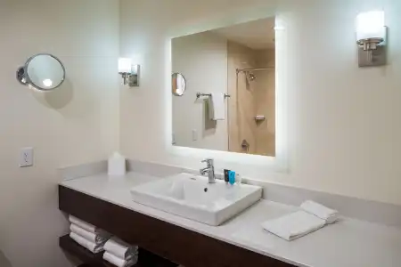 Crowne Plaza Springfield by IHG - 9