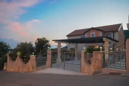 Villa Dragana with Heading Swimming Pool and Parking - 1
