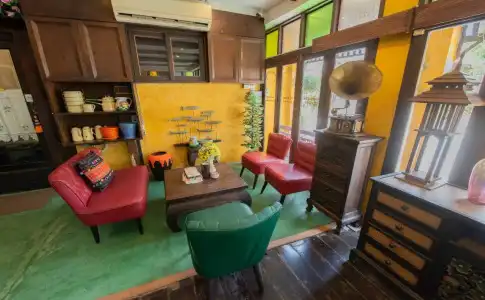 Yellow Lamoon - 1