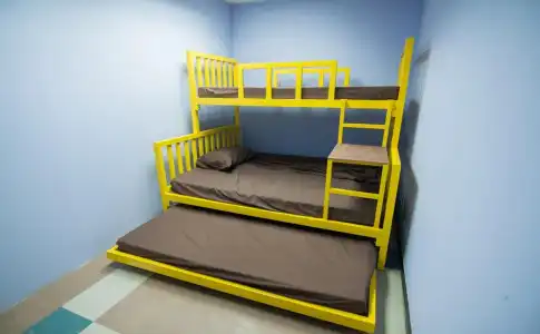 VR Hostel - 3