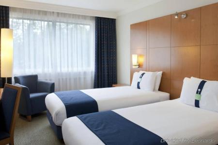 Holiday Inn Cardiff City Centre by IHG - 4