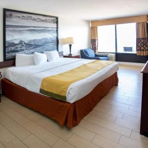 Super 8 By Wyndham Virginia Beach Oceanfront - 44