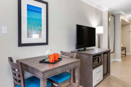 Comfort Inn & Suites Daytona Beach Oceanfront - 10