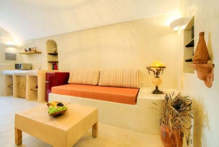 Pasithea Luxury Suites - 10