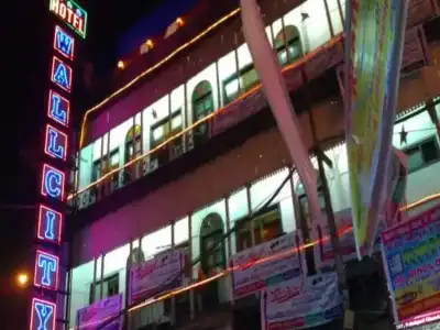 Wall City - 20