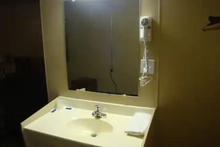 Economy Inn - 9