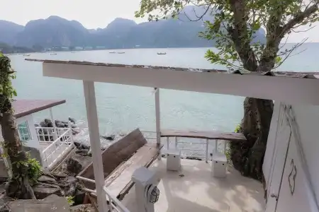 Phi Phi Cozy Seafront Resort - 112