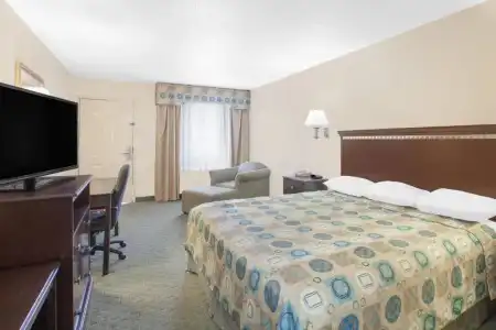 Super 8 by Wyndham Corpus Christi - 11