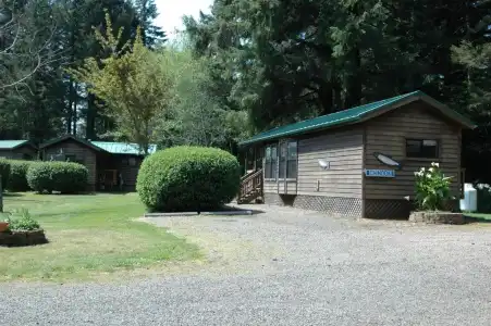 Park Motel and Cabins - 93