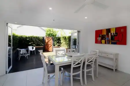 Noosa Entrance Waterfront Resort - 200