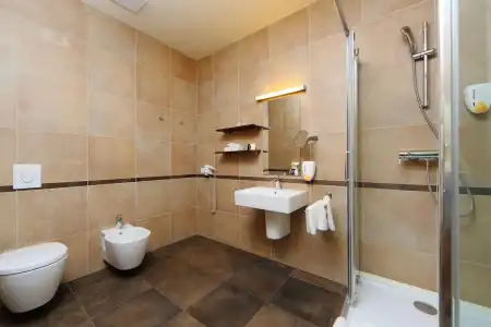 Ipoly Residence Executive Suites - 10