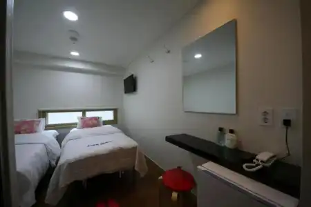 Star Guest House - 32