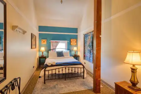 HI Sacramento Hostel - 57