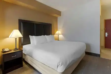 Best Western Plus Burlington Inn & Suites - 67
