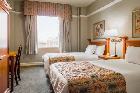 Funky Pool Side Cabana in Dtphx - 25