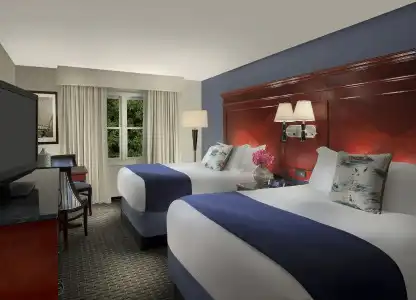 Inn on the Square - 3