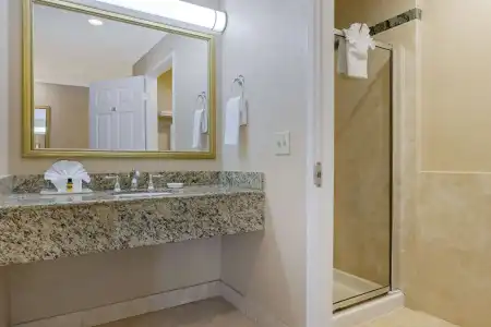 Best Western Plus Marina Shores - 71