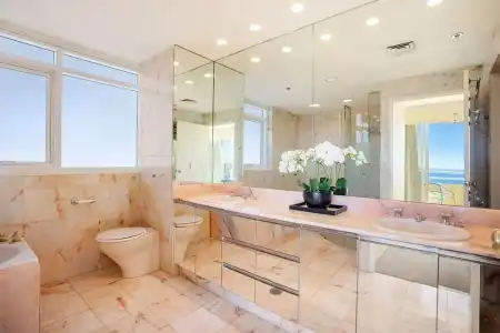 Zenith Ocean Front Apartments - 39