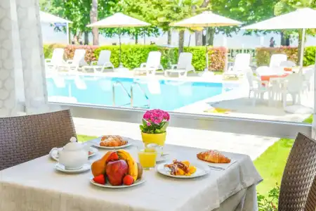 His Sirmione - Lakeview Pool - 28