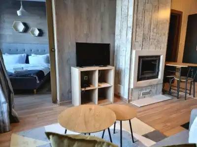 BOUTIQUE Entry E - 72