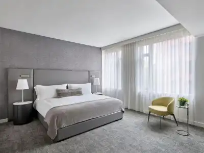 Smyth Tribeca - 84