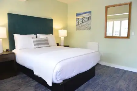 Crown City Inn - 33