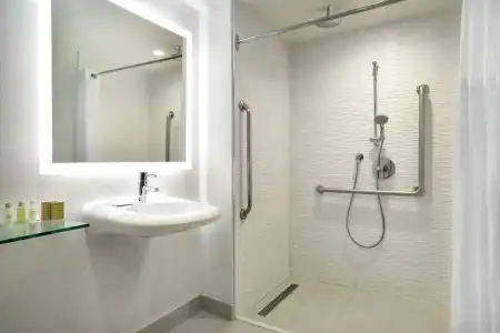 DoubleTree by Hilton Toronto Airport West - 24