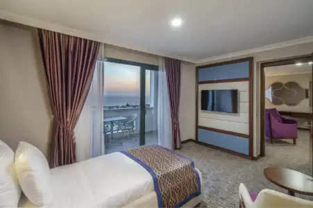 Ramada Plaza by Wyndham - 55