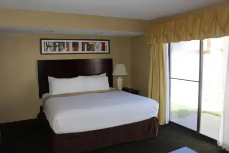 Hawthorn Extended Stay by Wyndham Wichita - 68