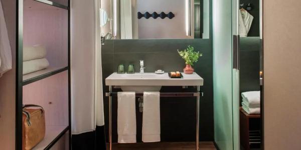 Grand Central, Small Luxurys - 40