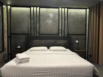Premier Hostel - 3