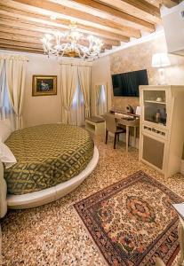 EGO’ Boutique - The Silk Road - 38