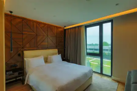Radisson Blu, - 34