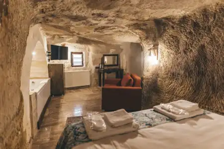 Tale Cave Inn - 136