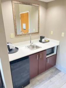 Hampton Inn & Suites Louisville East - 77