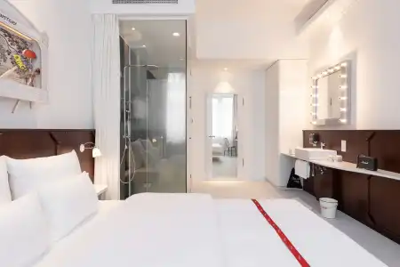 Ruby Leni Dusseldorf by IHG - 12