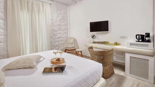 Petri Suites Santorini - 3