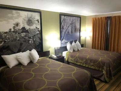 Super 8 by Wyndham Topeka/Wanamaker RD/I-70 - 20